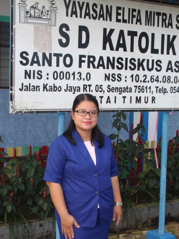 Fransiska Romana Hulau, S.Pd., Gr